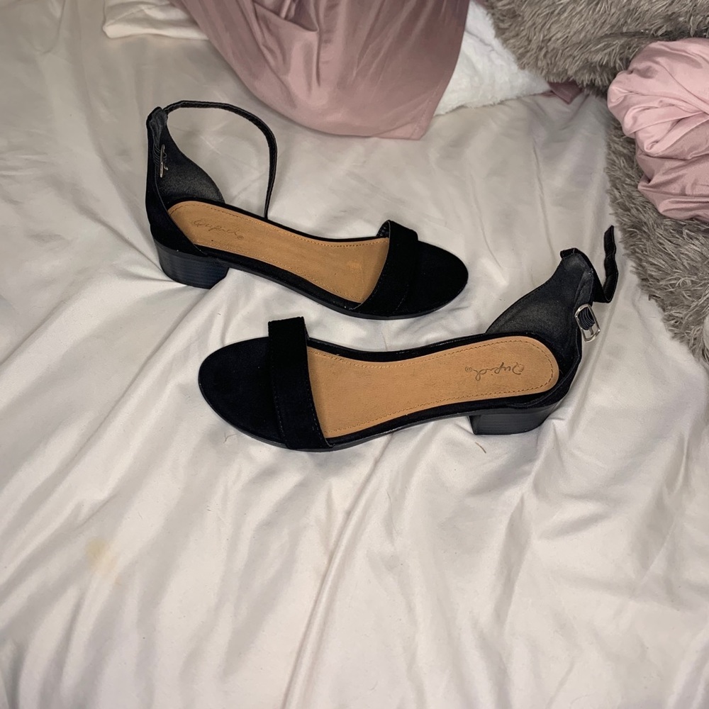 Sandals - Picture 3 of 3
